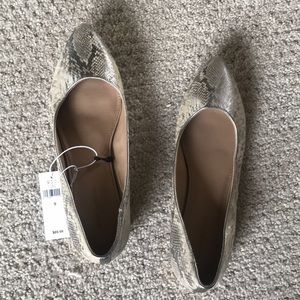 Snakeskin Banana Republic Flats Sz9